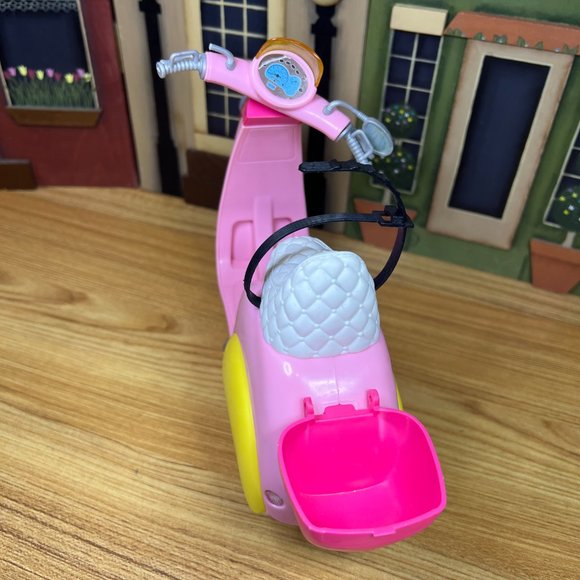 2011 Barbie Scooter Moped Vespa Motorbike - Picture 5 of 9